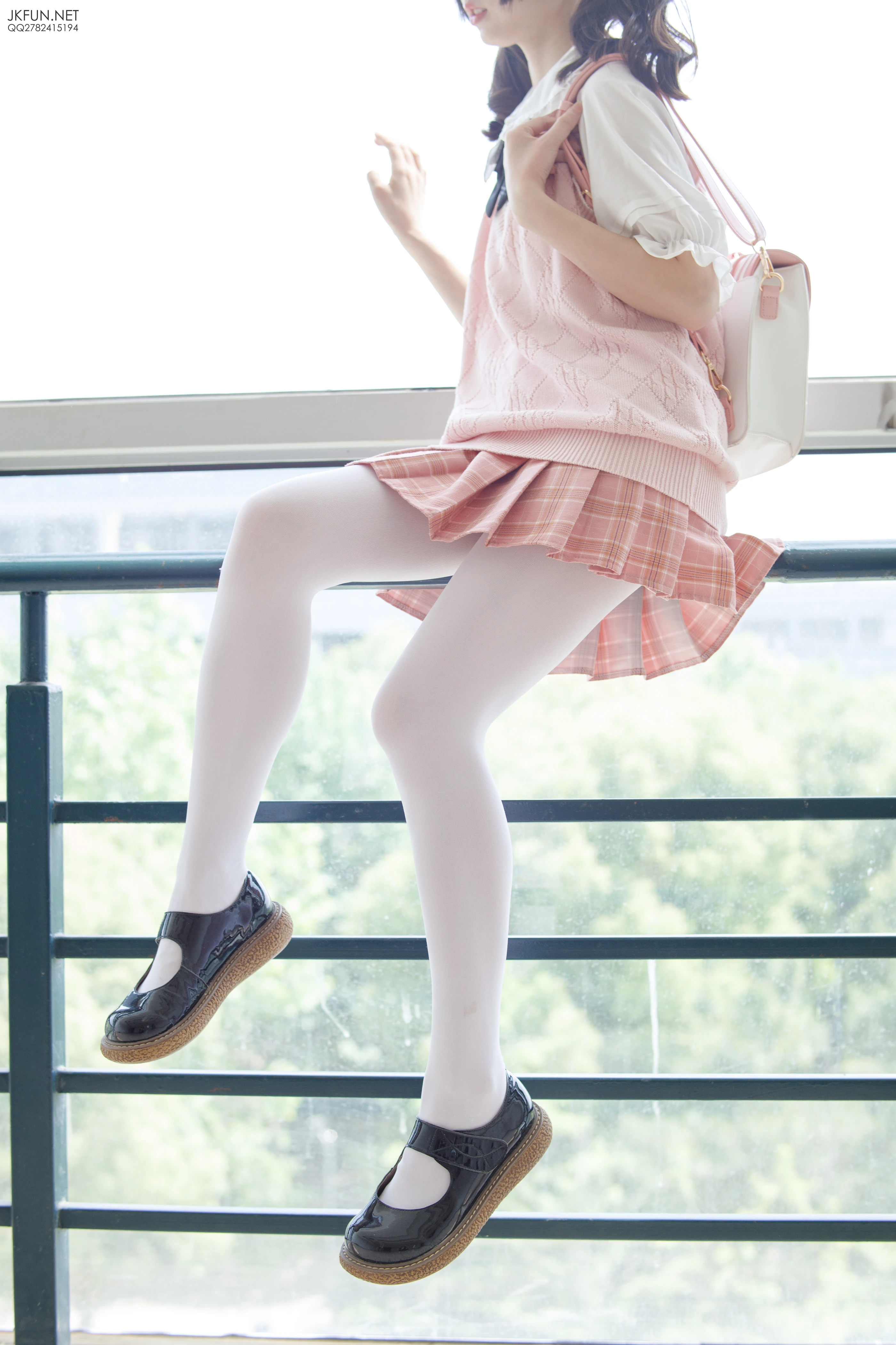 森萝财团 [JKFUN-007] 默陌 80D白丝 [126P 1V]插图3